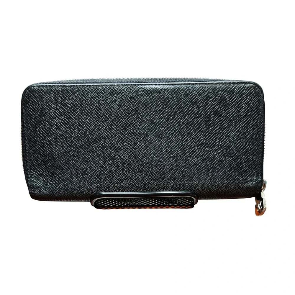 Louis Vuitton Taiga Zippy Organizer NM Black Wallet 2021 France LM0261 READ - Picture 2 of 14